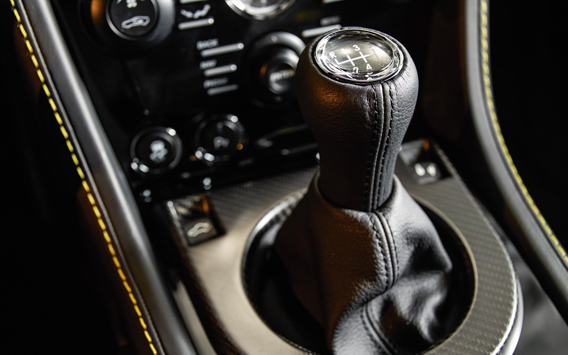 Aston Martin V8 Vantage GT 2015